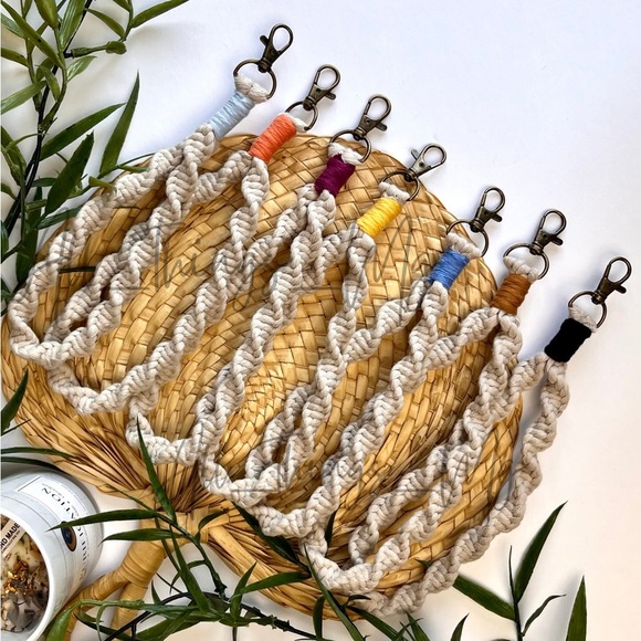 Macrame Keychain | Handmade - Picture 2 of 4